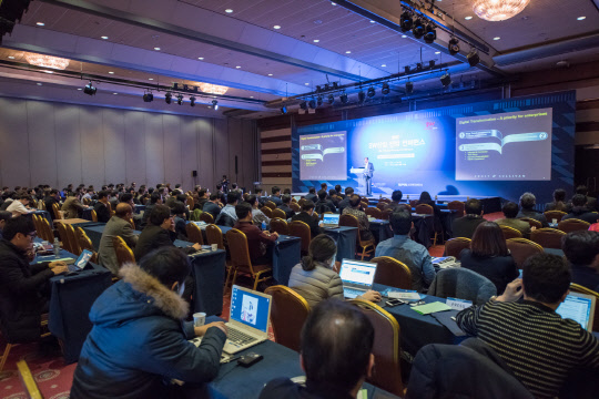 지난해 11월 28일 서울 삼성동 코엑스에서 열린 '2017 SW산업전망 콘퍼런스'에서 니시첼 코라나 프로스트앤설리반 아시아태평양지역 이사가 2017년 SW산업 전망을 발표하고 있다. 올해는 20일 같은 장소에서 2018년 SW산업전망 콘퍼런스가 열린다.  NIPA 제공